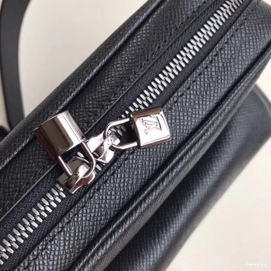 Vuitton Messenger Louis 0720